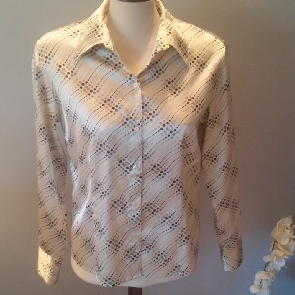 Mantles long sleeve cream blouse EUC
